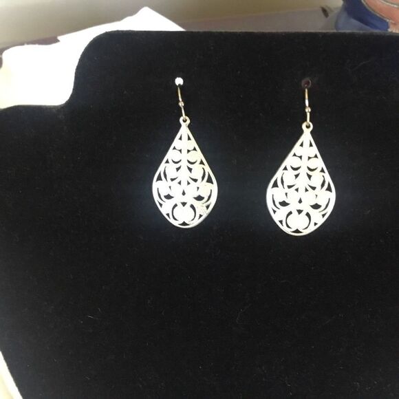 $8 ea or 3/$15. Teardrop Silvertone Earrings - Picture 8 of 9
